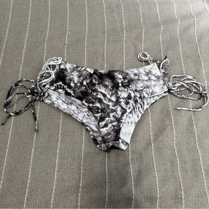 NWOT Mikoh cheeky bottoms